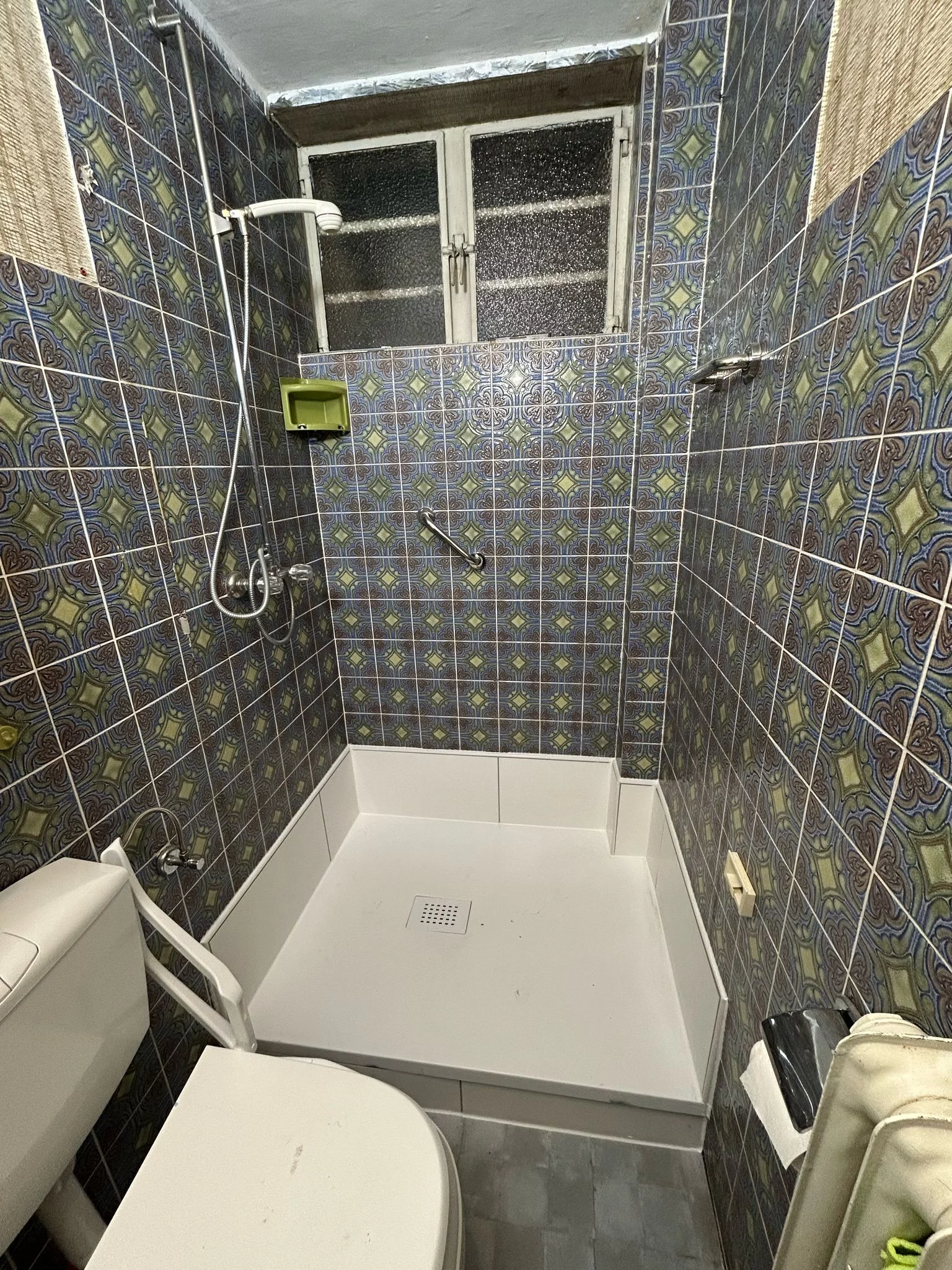 Umbau Badewanne zur Dusche – nachher älteres Bad